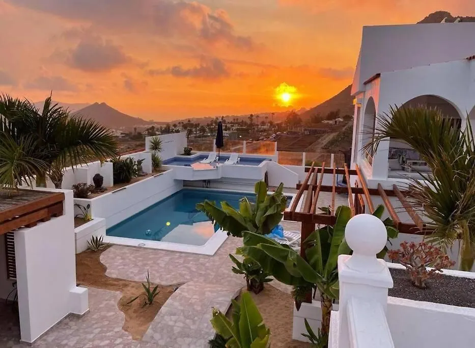 Gezellige Villa Met Prachtig Zicht En Zwembad Arona