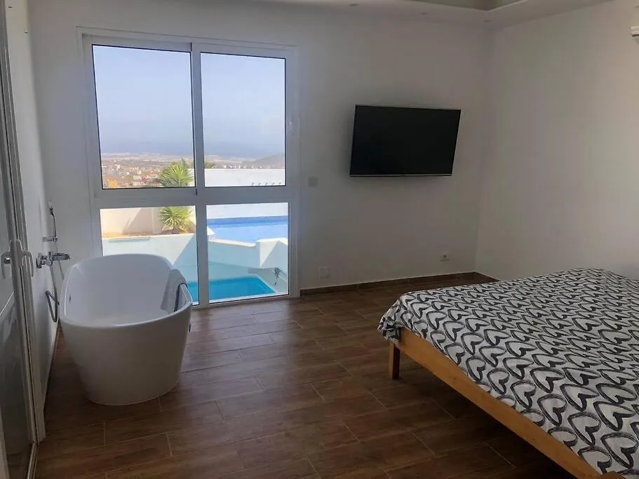 Gezellige Villa Met Prachtig Zicht En Zwembad Arona